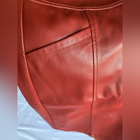 Loft Women’s Deep Red Soft Faux Leather Lined Pocket Mini Skirt | Size 8 NWT - Picture 3 of 11